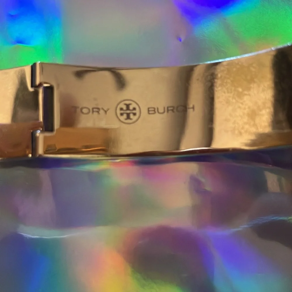 Tory Burch NWOT gold Cheetah Bangle with black velvet dust bag - Picture 8 of 9